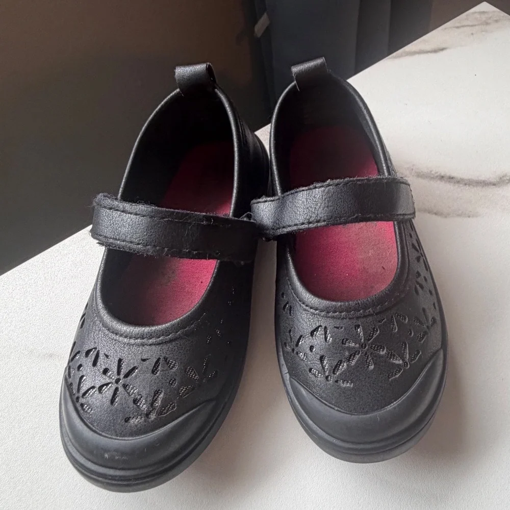 Blowfish Malibu Kids Mozzi-B-K Black Floral Laser Cut Mary Jane Shoes‎ Size 8M